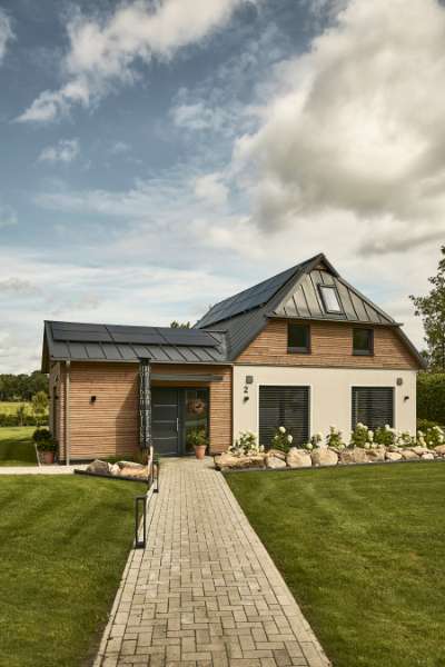 Ansprechende Mix aus Holz und Stahlprofilen, Im Ziek 1, 27374 Visselhövede